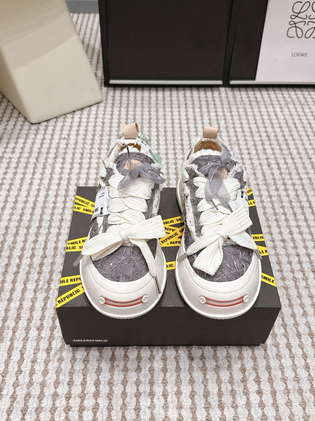Alexander McQueen # SMILEREPUBLIC 开口笑帆布鞋