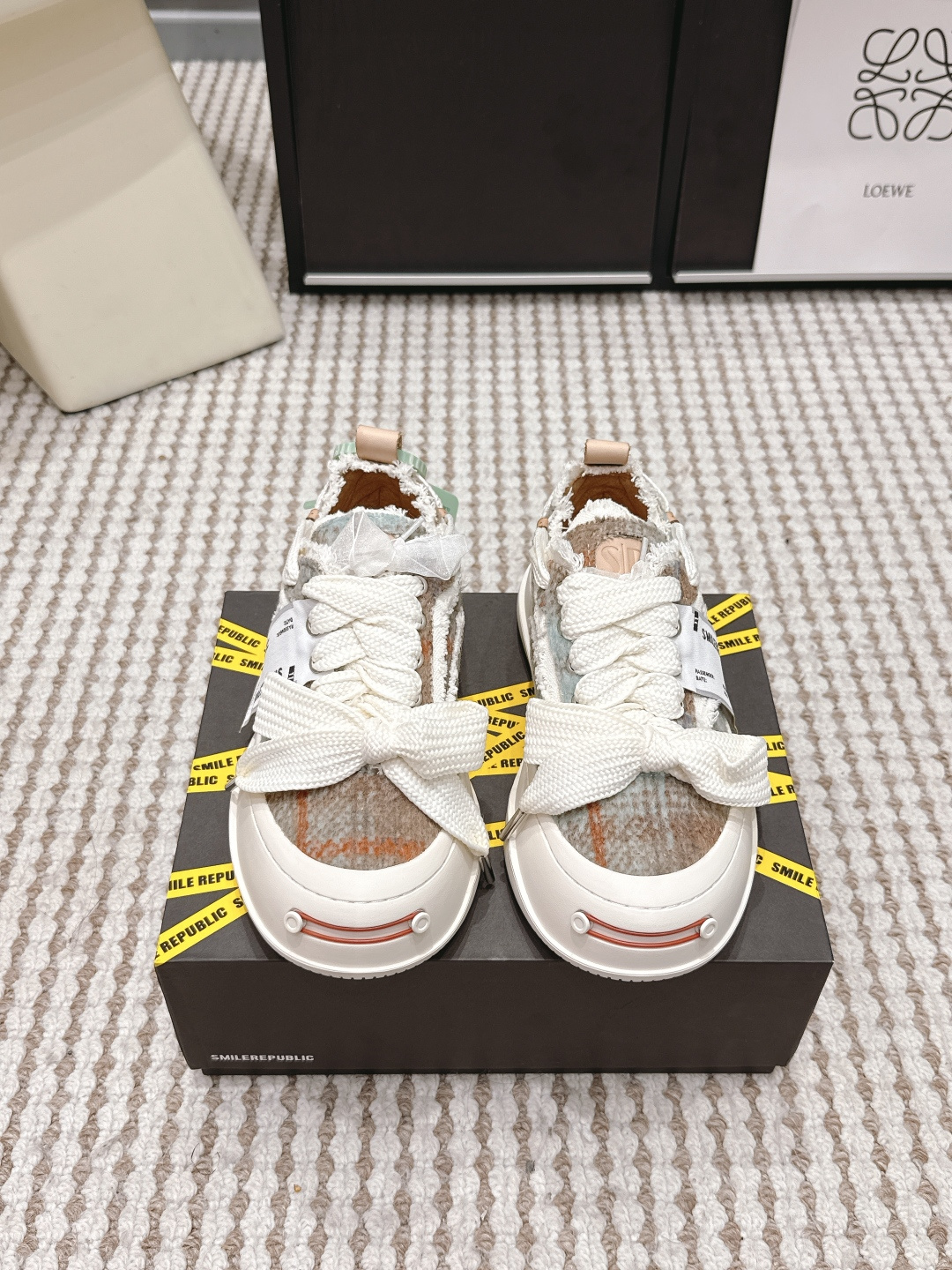 Alexander McQueen # SMILEREPUBLIC 开口笑帆布鞋