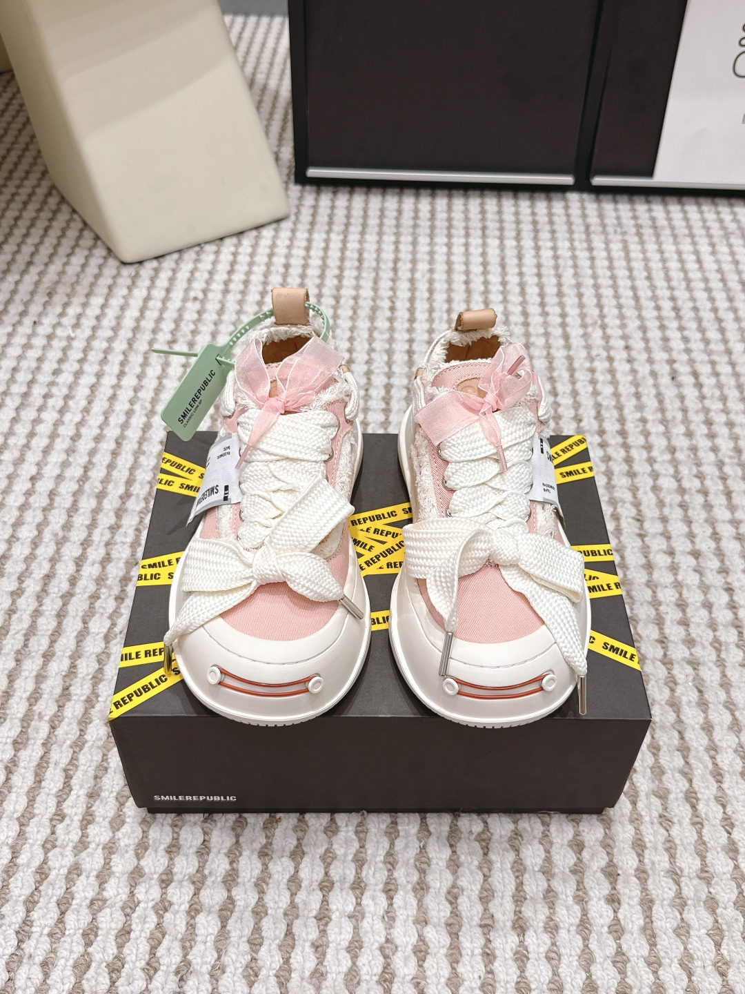 Alexander McQueen # SMILEREPUBLIC 开口笑帆布鞋