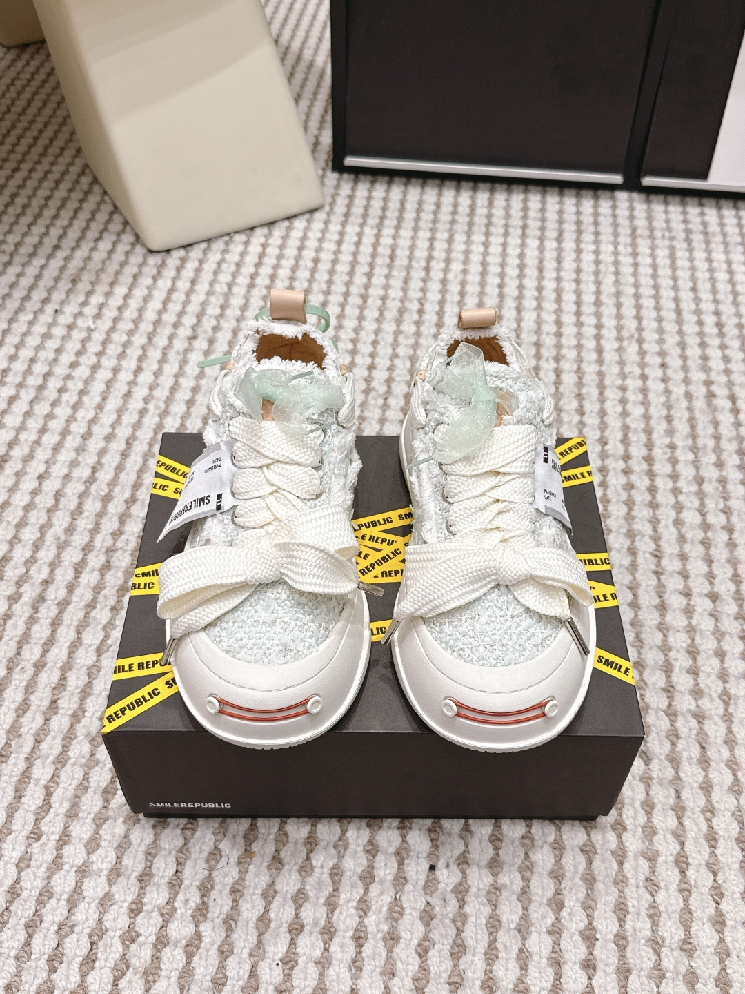 Alexander McQueen # SMILEREPUBLIC 开口笑帆布鞋