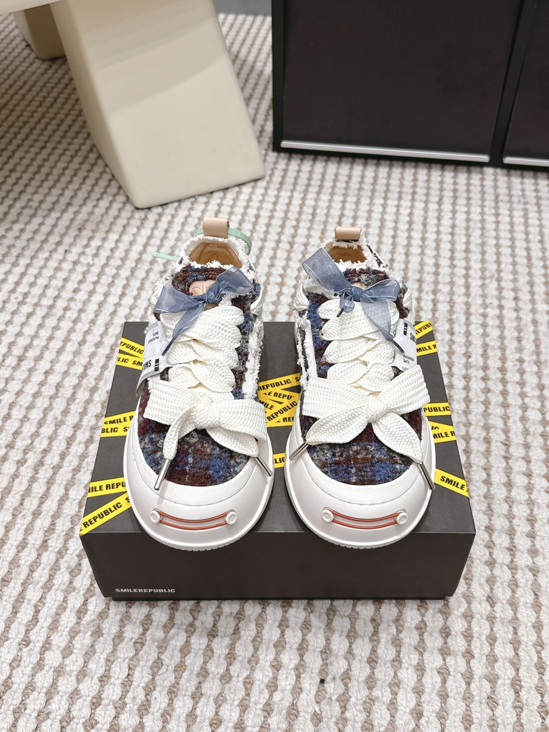 Alexander McQueen # SMILEREPUBLIC 开口笑帆布鞋