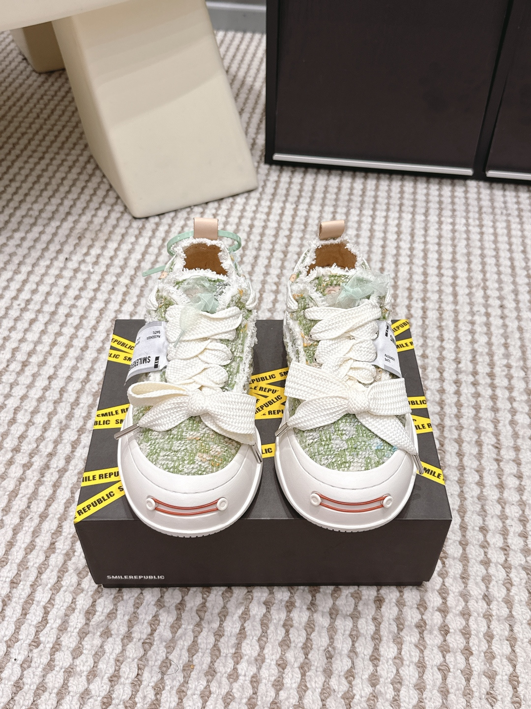 Alexander McQueen # SMILEREPUBLIC 开口笑帆布鞋