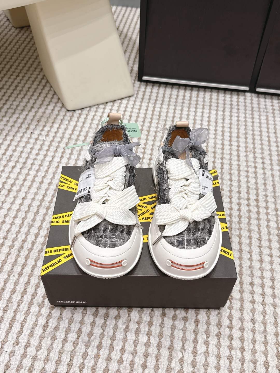 Alexander McQueen # SMILEREPUBLIC 开口笑帆布鞋