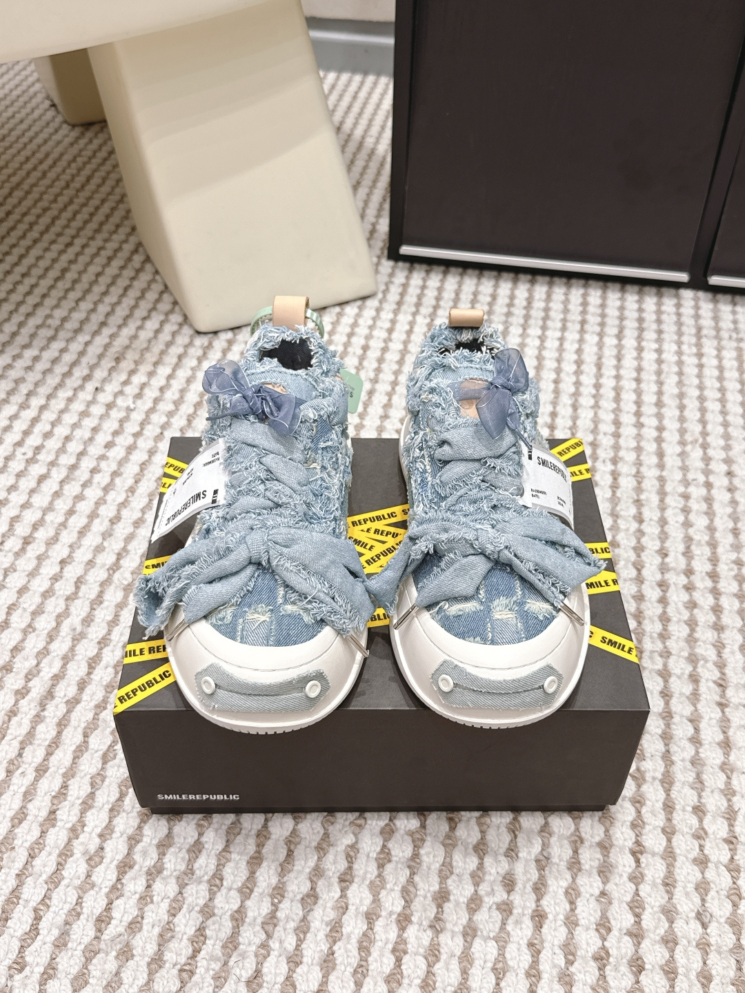 Alexander McQueen # SMILEREPUBLIC 开口笑帆布鞋