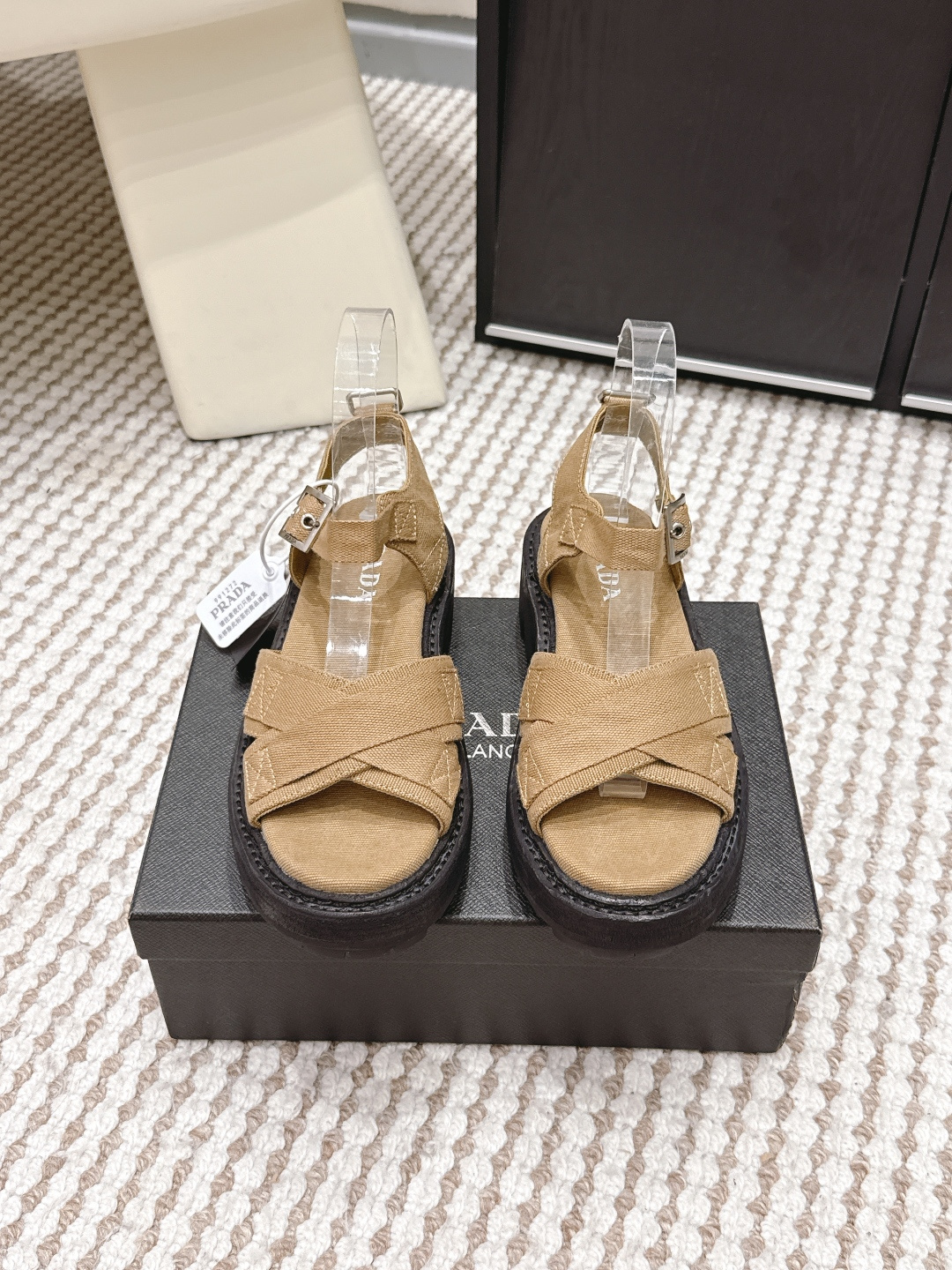 Женские сандалии Prada на платформе