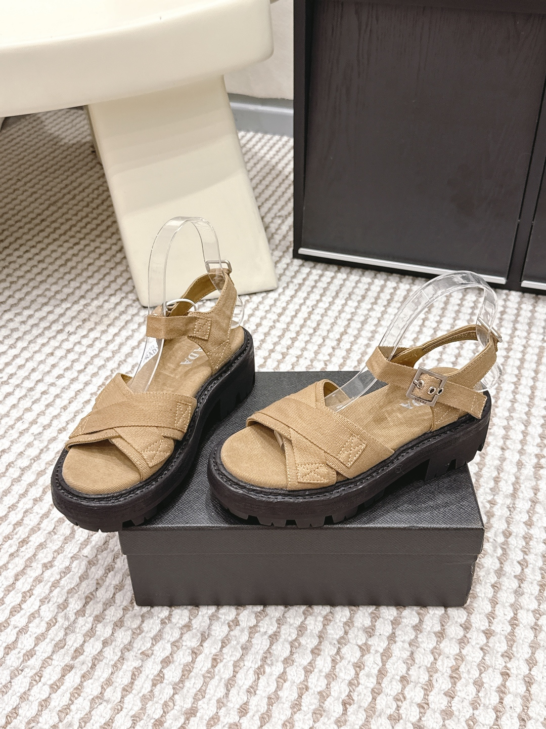 Женские сандалии Prada на платформе