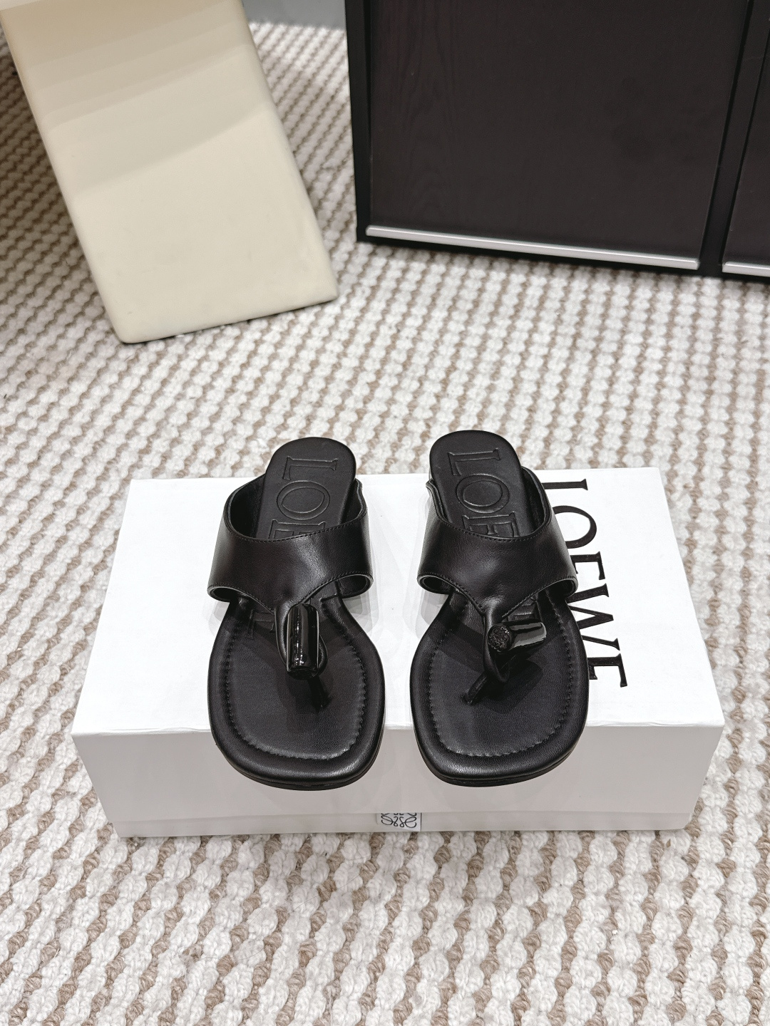 Loewe LOEWE 罗意威 2026春夏新款 夹趾 平底 凉拖鞋​​