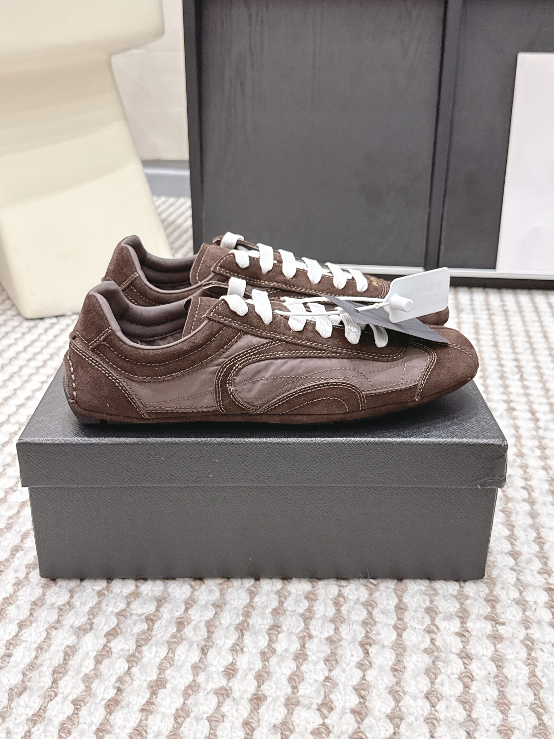 Женские кроссовки Prada в коричневом цвете