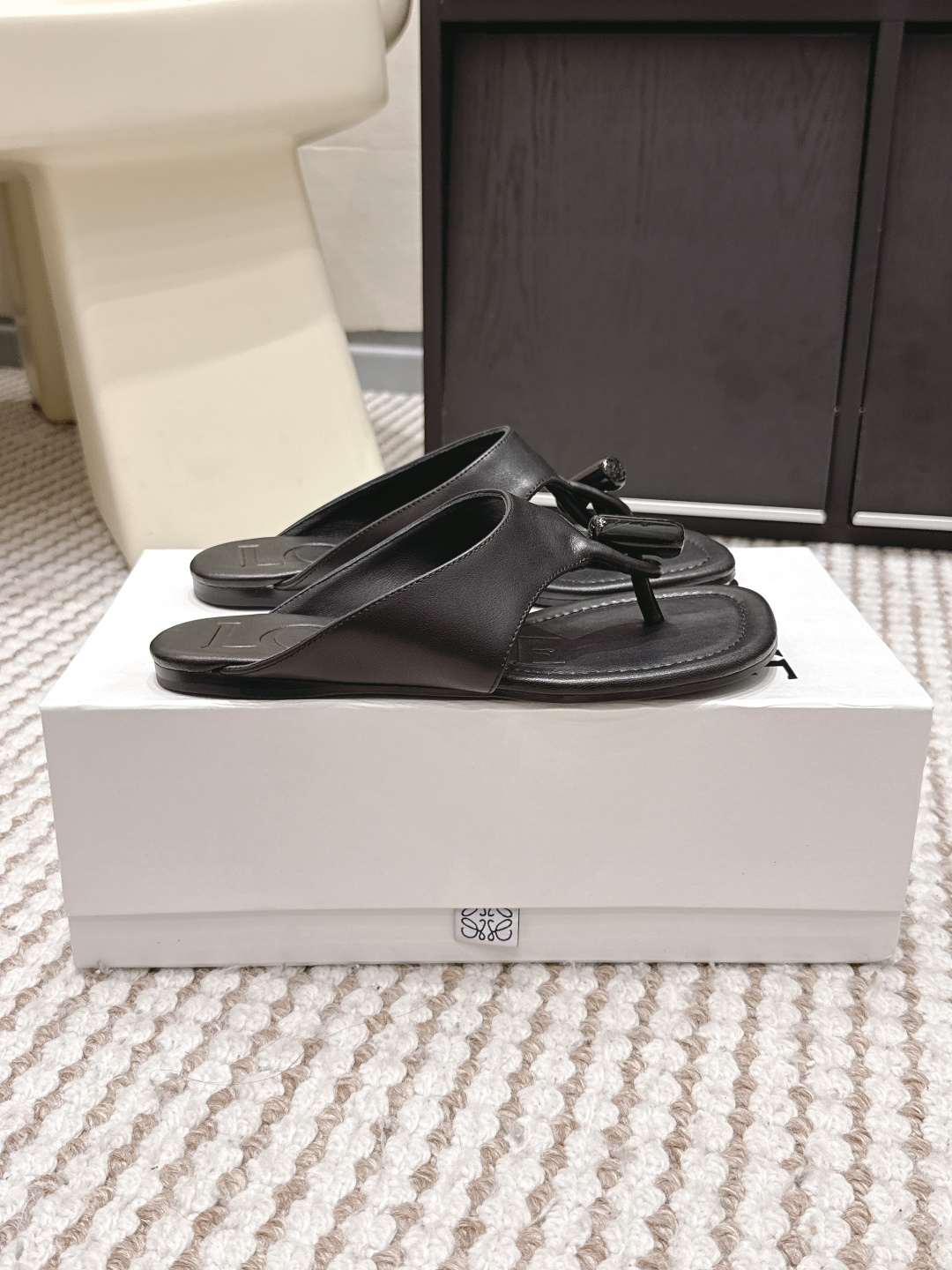 Loewe LOEWE 罗意威 2026春夏新款 夹趾 平底 凉拖鞋​​