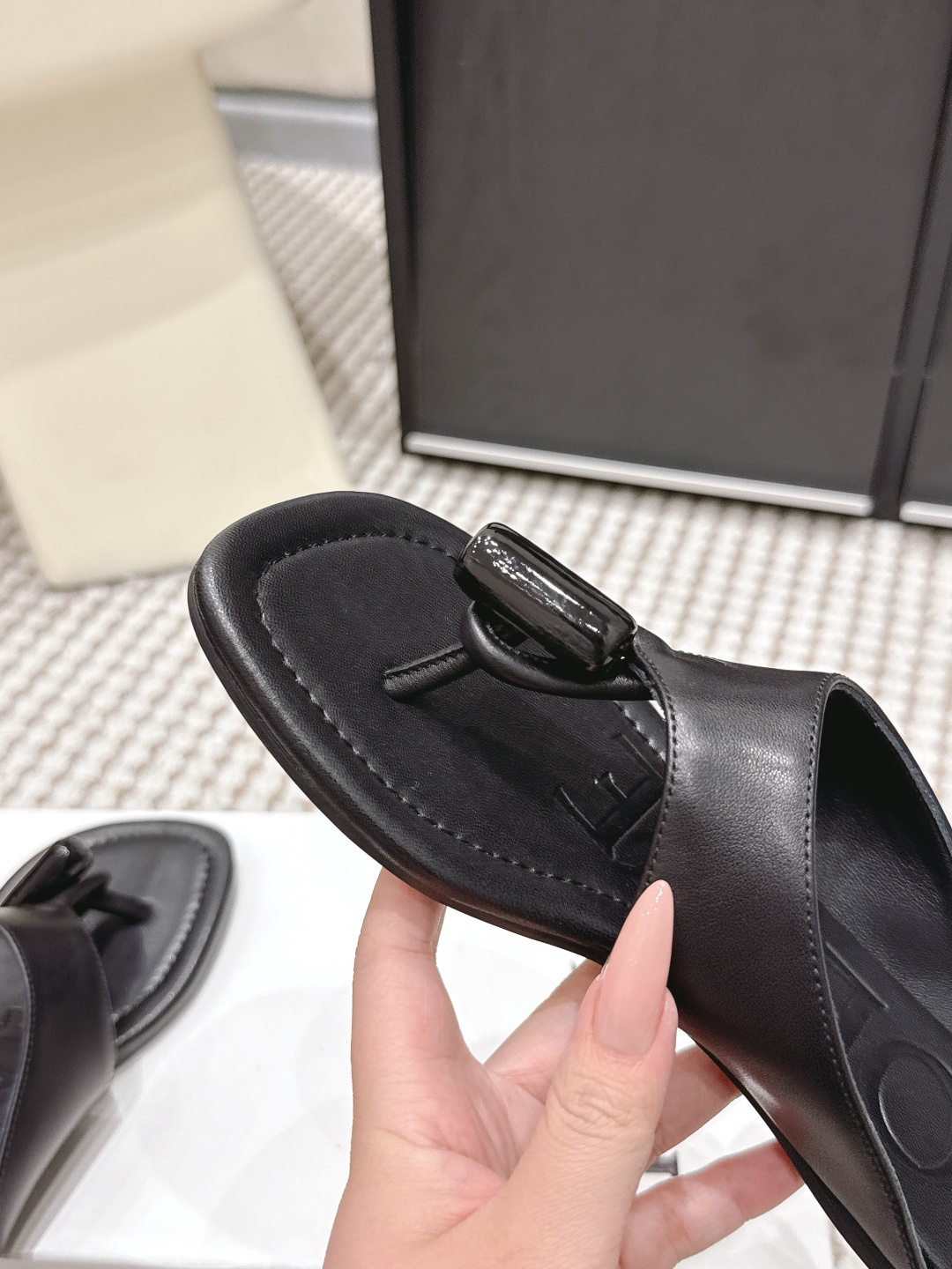 Loewe LOEWE 罗意威 2026春夏新款 夹趾 平底 凉拖鞋​​