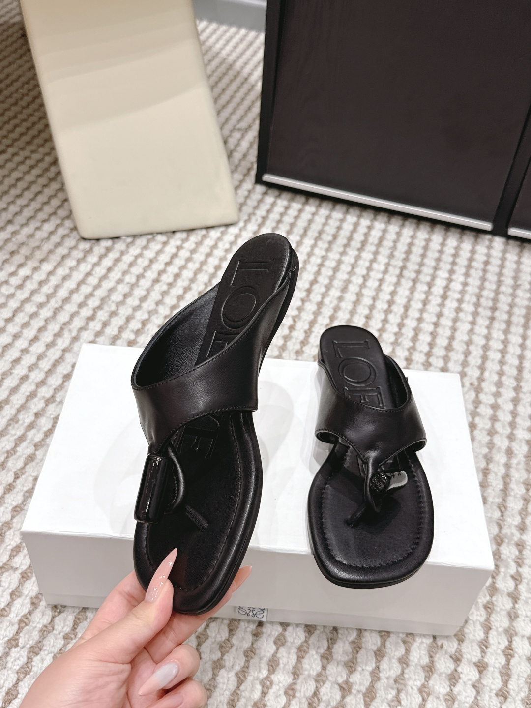 Loewe LOEWE 罗意威 2026春夏新款 夹趾 平底 凉拖鞋​​