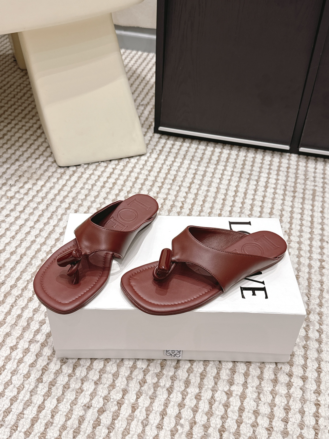 Loewe LOEWE 罗意威 2026春夏新款 夹趾 平底 凉拖鞋​​