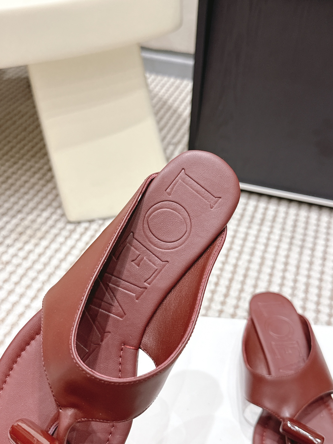 Loewe LOEWE 罗意威 2026春夏新款 夹趾 平底 凉拖鞋​​