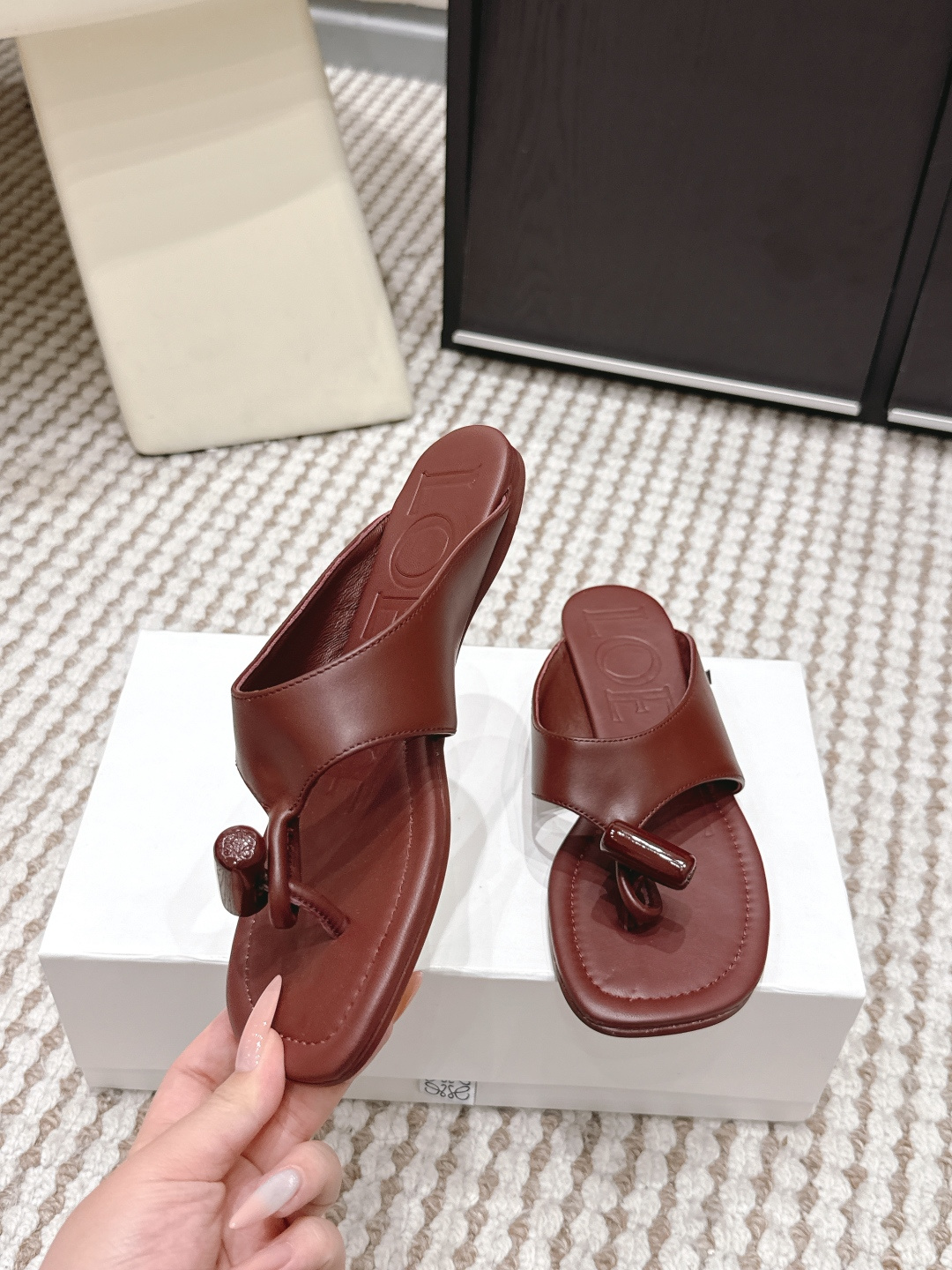 Loewe LOEWE 罗意威 2026春夏新款 夹趾 平底 凉拖鞋​​