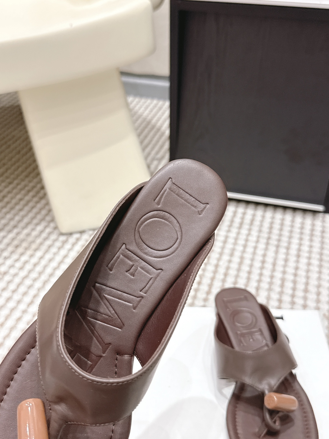 Loewe LOEWE 罗意威 2026春夏新款 夹趾 平底 凉拖鞋​​