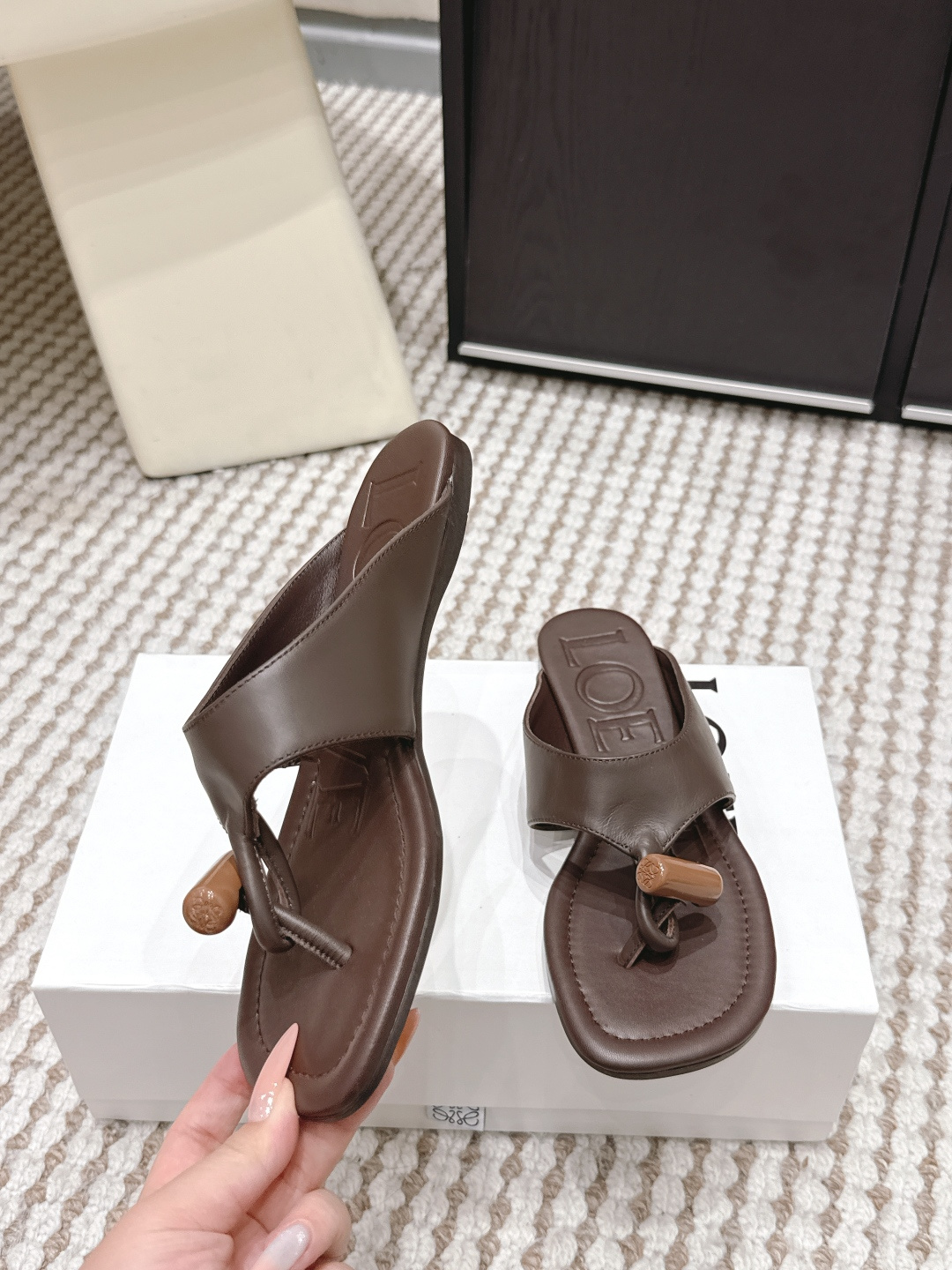 Loewe LOEWE 罗意威 2026春夏新款 夹趾 平底 凉拖鞋​​