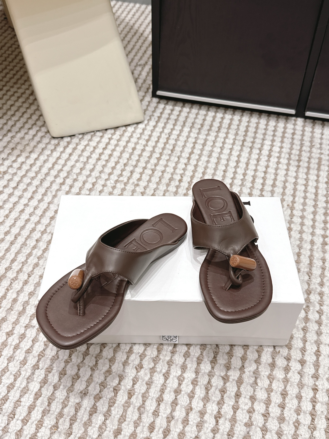 Loewe LOEWE 罗意威 2026春夏新款 夹趾 平底 凉拖鞋​​