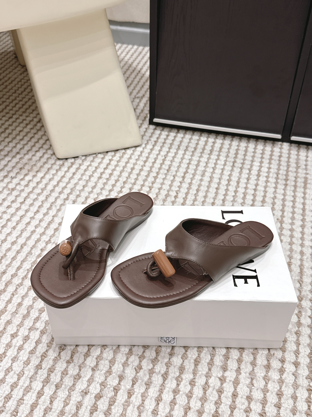 Loewe LOEWE 罗意威 2026春夏新款 夹趾 平底 凉拖鞋​​