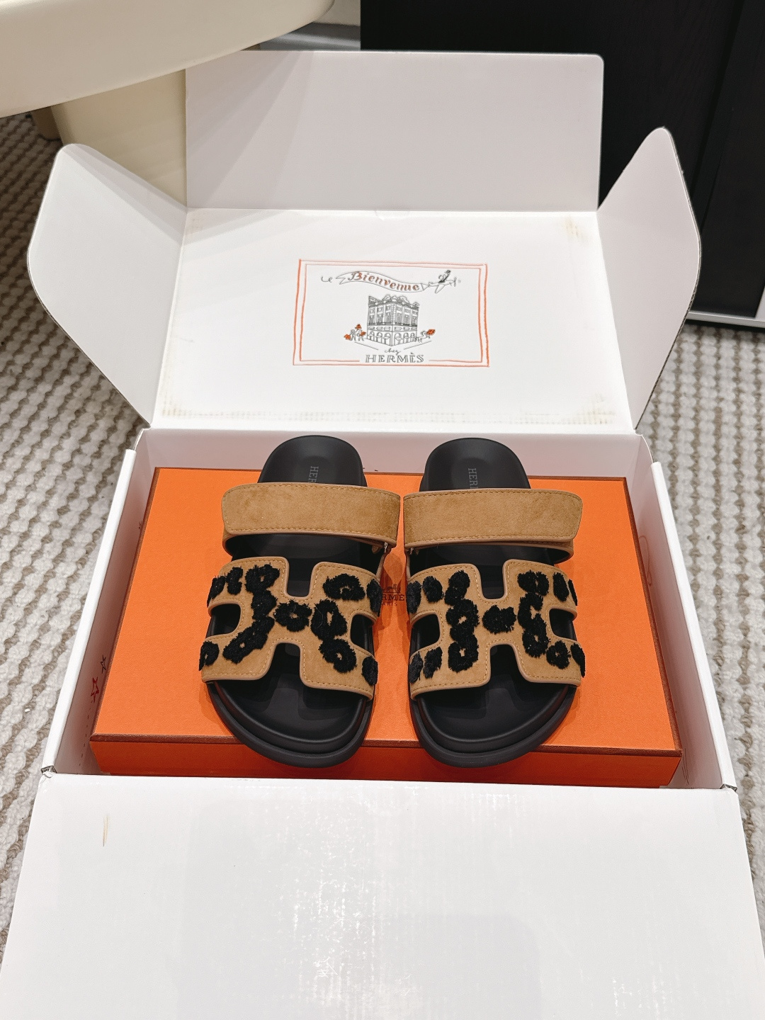 Женские сандалии Hermès с замшевыми ремешками