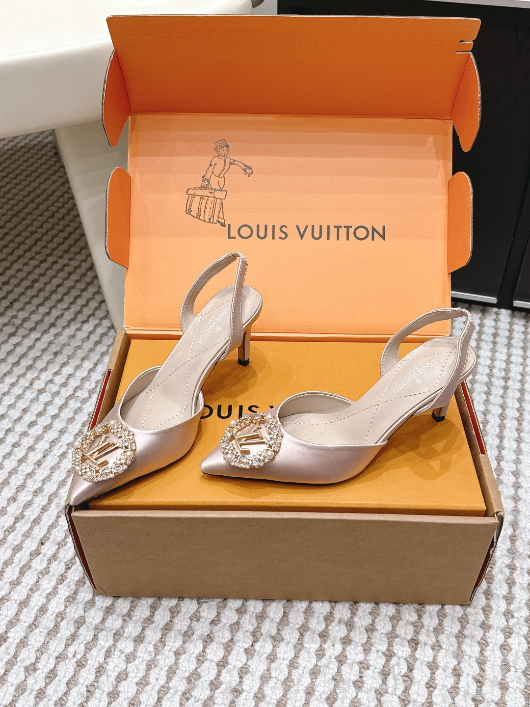 Женские мюли на каблуке с отделкой из кристаллов Louis Vuitton