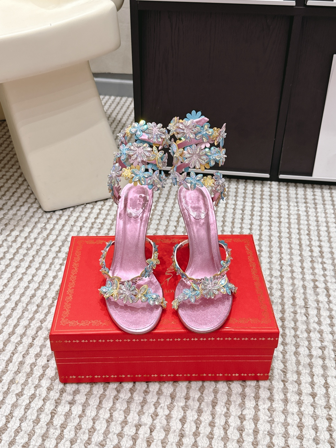 NO:758438,Purchasing agent René Caovilla RC 26/Diamond beads, flowers, high heels, slippers, sandals. This pair is so amazing!  After trying RC high heels, trying other shoes is simply an invalid shoe trial!  RC’s latest color combination, mesh and crystal, is charming, sexy and elegant. It’s perfect for important occasions like weddings and parties!  Girls must have a pair in their shoe cabinets!  Heel height 7.5cm, size 35-39 (34.40.41.42.43 customized, non-refundable), high heels, sandals, sandals, high heels, slippers19860909代购级 René Caovilla RC 26/钻珠 花朵 高跟鞋 拖鞋 凉鞋 这双也太仙了叭！ 试过rc高跟鞋以后 再试别的鞋根本就是无效试鞋！ RC最新配色 网纱搭配水晶呈现的妩媚性感优雅令人着迷 太适合结婚 聚会的重要场合穿啦！女孩儿们鞋柜一定要拥有一对！ 跟高7.5cm 码数35-39（34.40.41.42.43定制不退换）,高跟鞋凉鞋,sandals,high heels,slippers,Women's Shoes