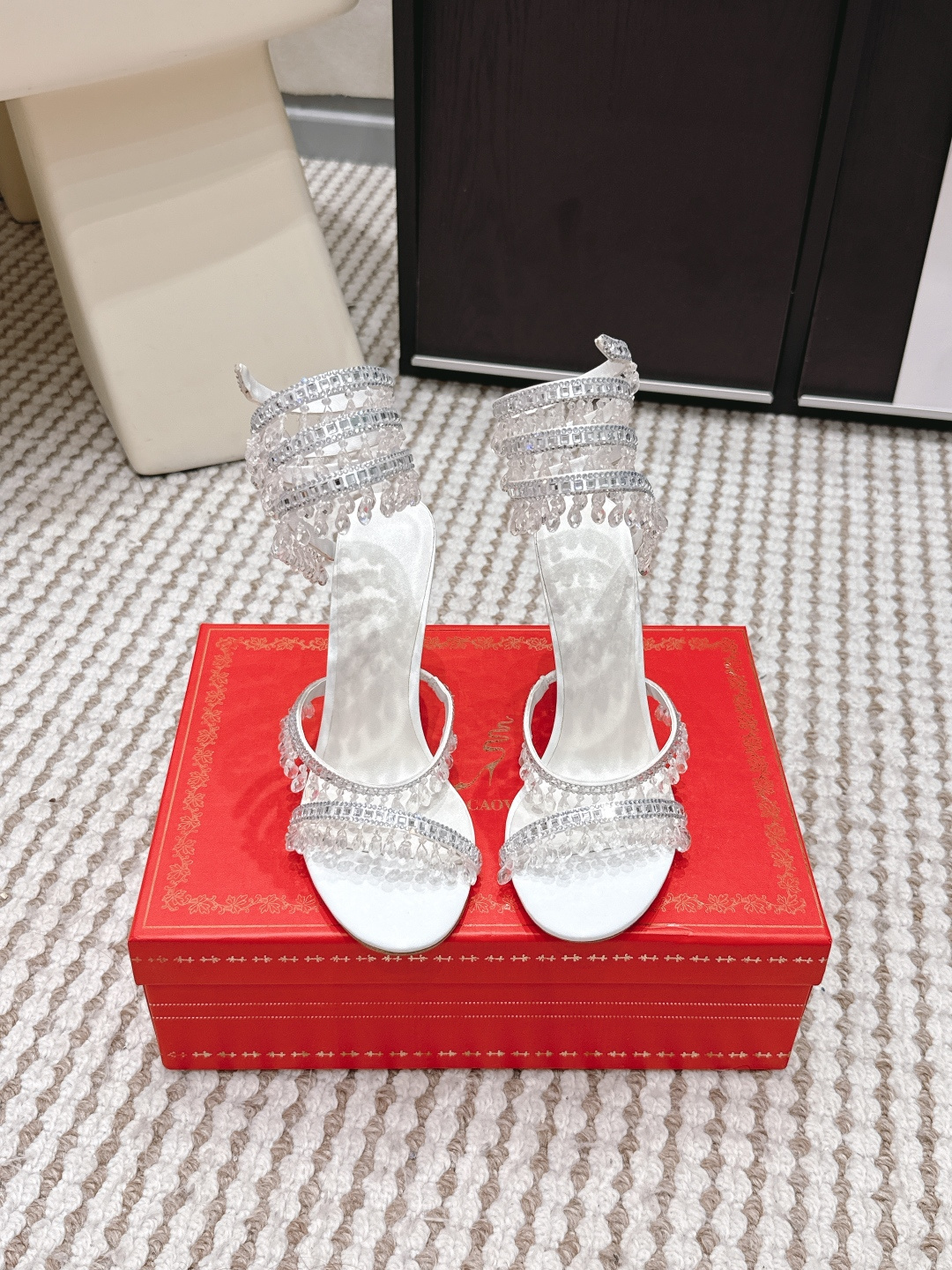 NO:758391,Purchasing agent René Caovilla RC 26/diamond beads, flowers, high heels, sandals, this pair is so amazing!  After trying RC high heels, trying other shoes is simply an invalid shoe trial!  RC’s latest color combination, mesh and crystal, is charming, sexy and elegant. It’s perfect for important occasions like weddings and parties!  Girls must have a pair in their shoe cabinets!  Heel height 7.5cm, size 35-39 (34.40.41.42.43 customized, non-refundable), high heels sandals, sandals, high heels19860909代购级 René Caovilla RC 26/钻珠 花朵 高跟鞋 凉鞋 这双也太仙了叭！ 试过rc高跟鞋以后 再试别的鞋根本就是无效试鞋！ RC最新配色 网纱搭配水晶呈现的妩媚性感优雅令人着迷 太适合结婚 聚会的重要场合穿啦！女孩儿们鞋柜一定要拥有一对！ 跟高7.5cm 码数35-39（34.40.41.42.43定制不退换）,高跟鞋凉鞋,sandals,high heels,Women's Shoes