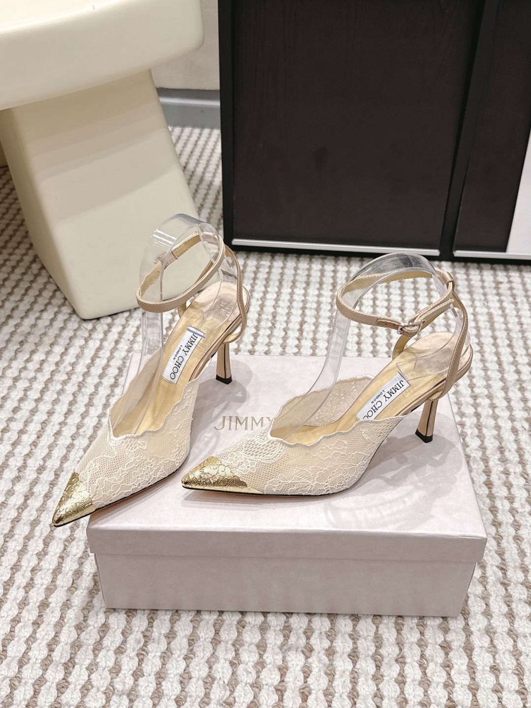 Женские лаковые туфли на каблуке с металлическим носком Jimmy Choo
