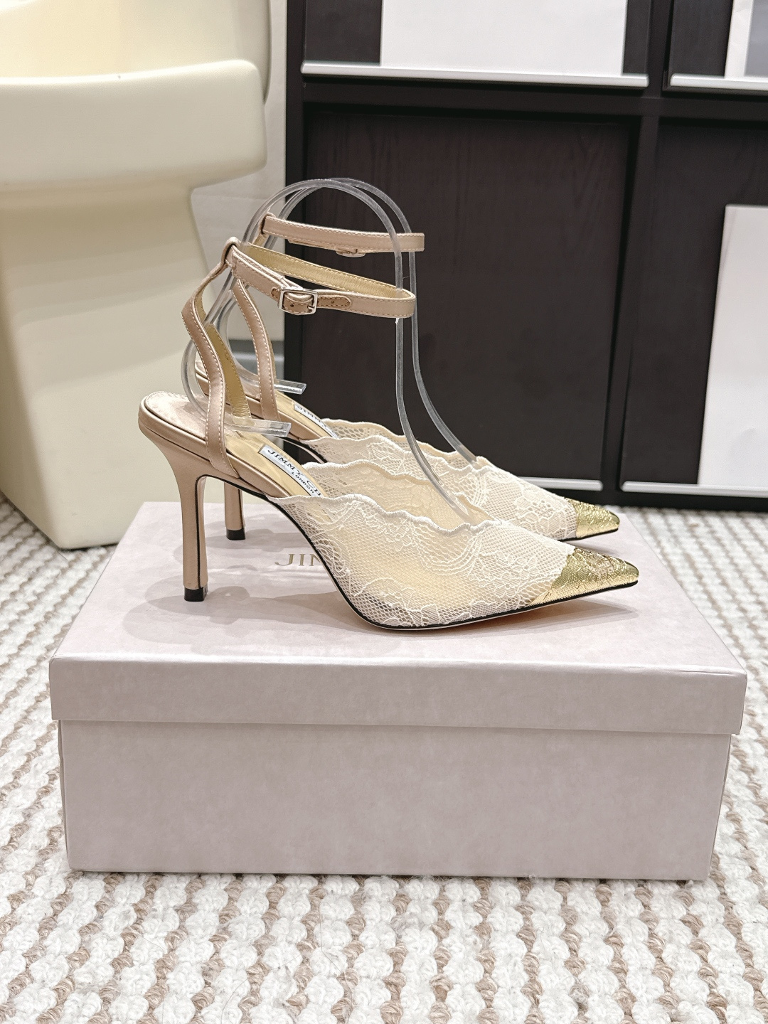 Женские лаковые туфли на каблуке с металлическим носком Jimmy Choo