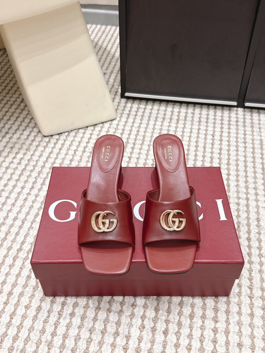 Женские босоножки Gucci GG Metal Slide с пряжкой