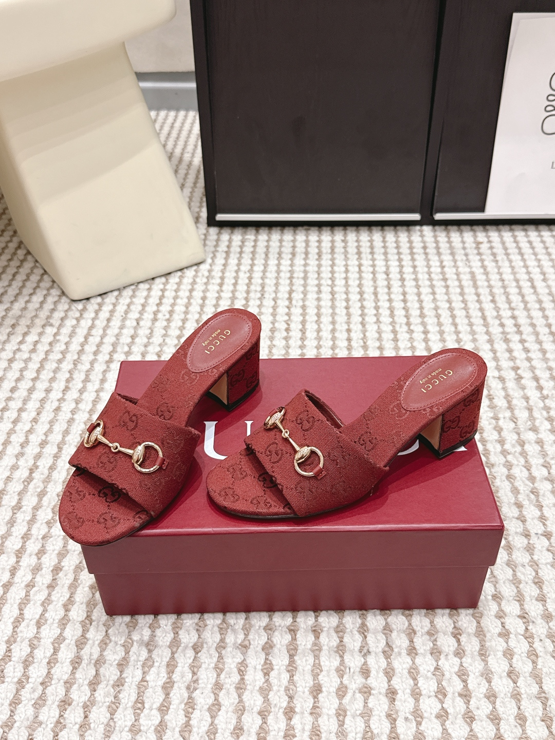 Шлепанцы Gucci с двойным G и пряжкой