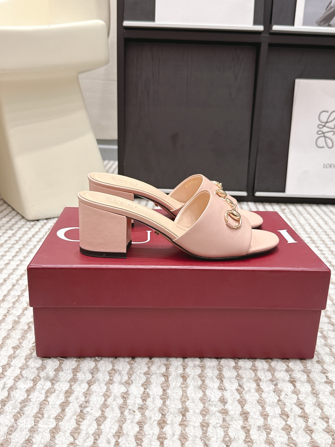 Женские босоножки Gucci с металлической пряжкой