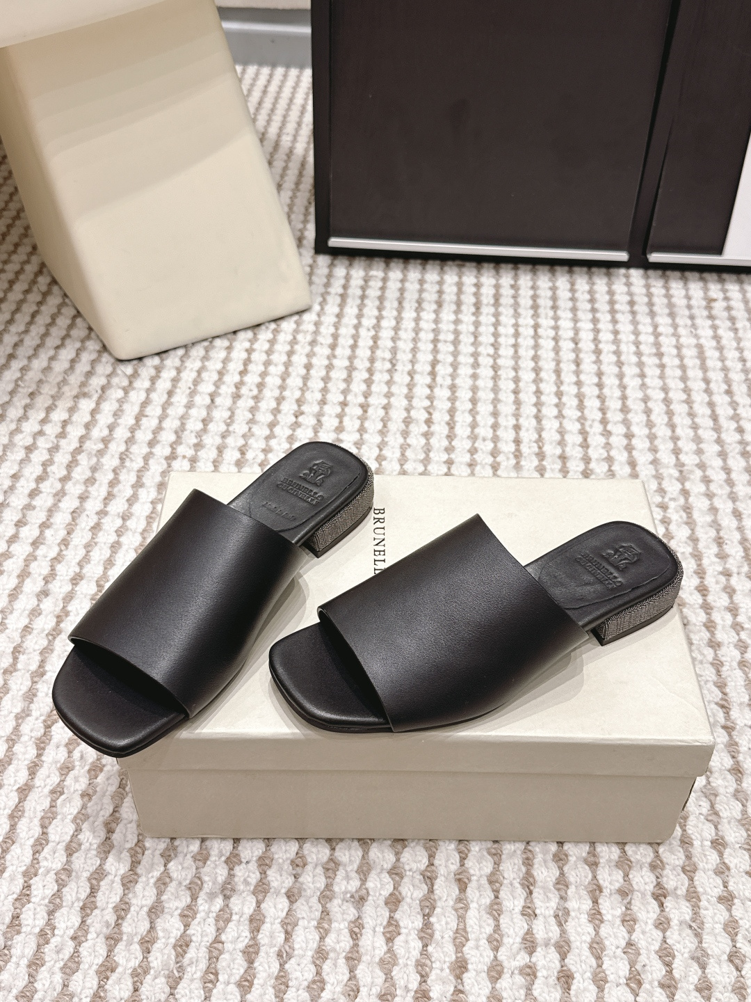 Женские кожаные шлёпанцы Brunello Cucinelli