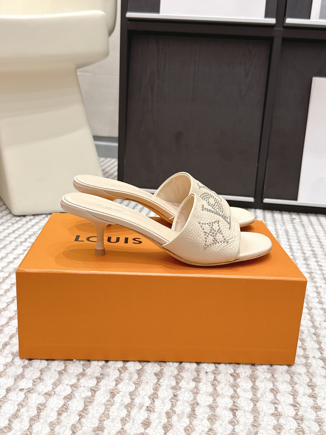 Женские туфли Isola с логотипом Louis Vuitton