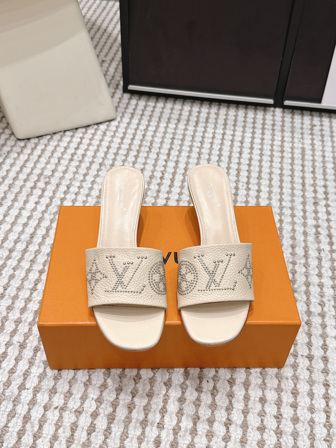 Женские туфли Isola с логотипом Louis Vuitton