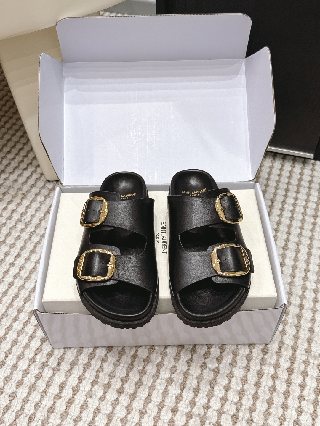Женские шлёпанцы Saint Laurent с пряжками