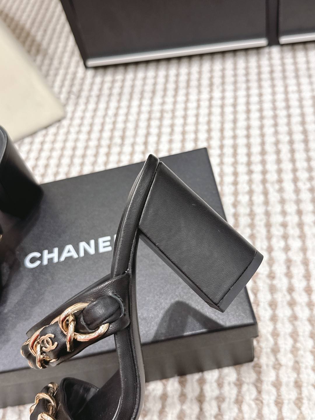 Chanel Chanel香奈儿 2026春夏新款 粗跟 一字拖鞋