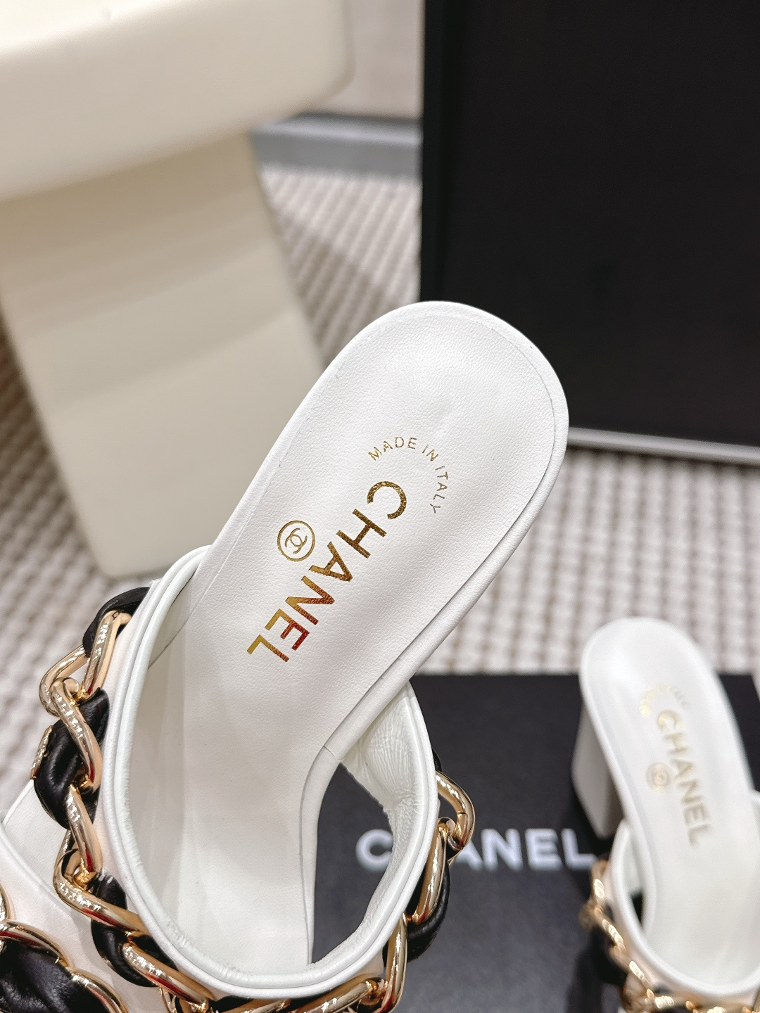 Chanel Chanel香奈儿 2026春夏新款 粗跟 一字拖鞋
