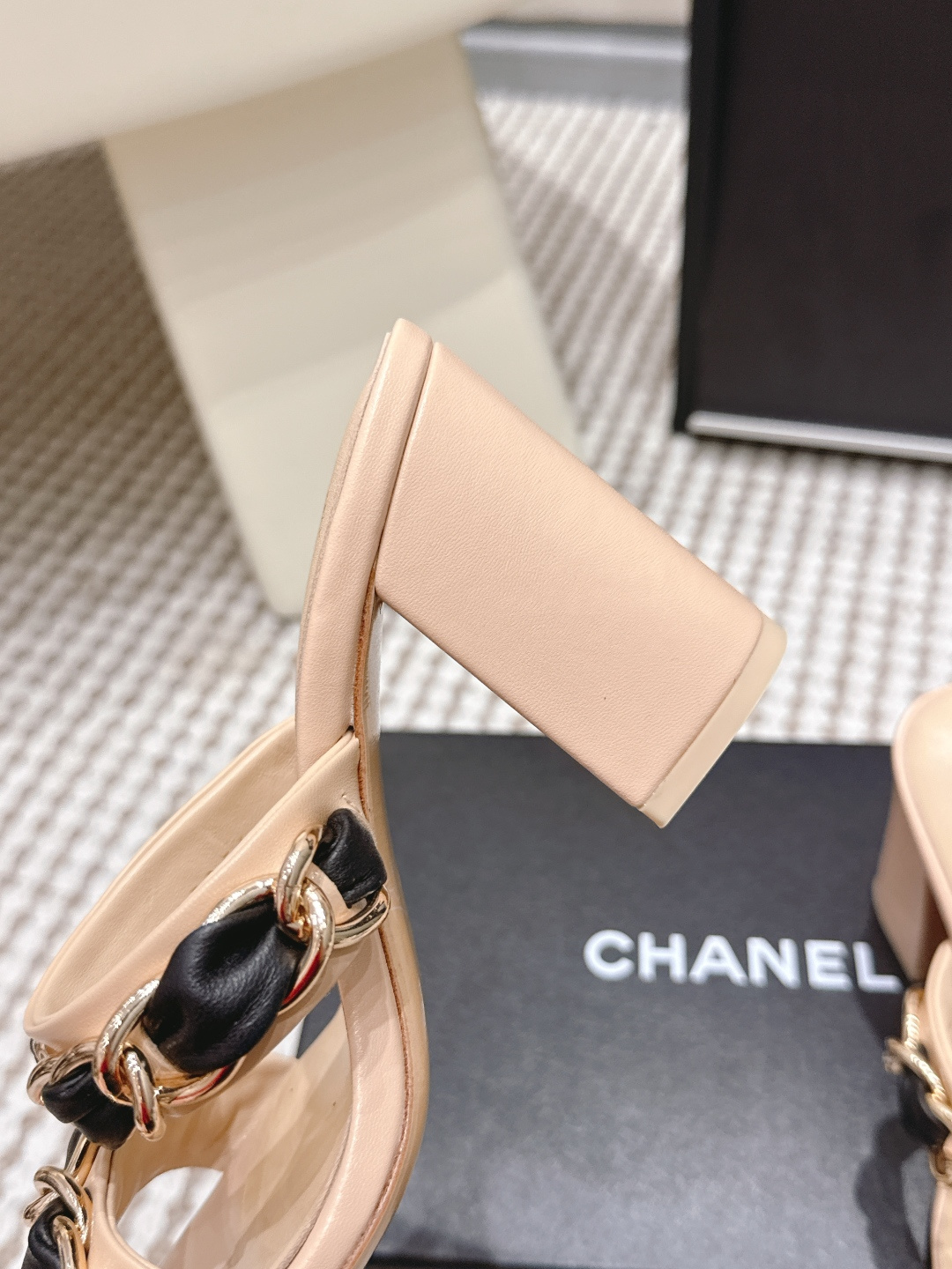 Chanel Chanel香奈儿 2026春夏新款 粗跟 一字拖鞋