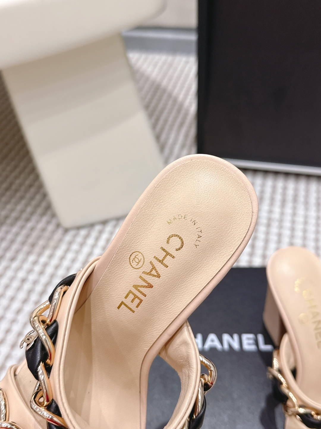 Chanel Chanel香奈儿 2026春夏新款 粗跟 一字拖鞋