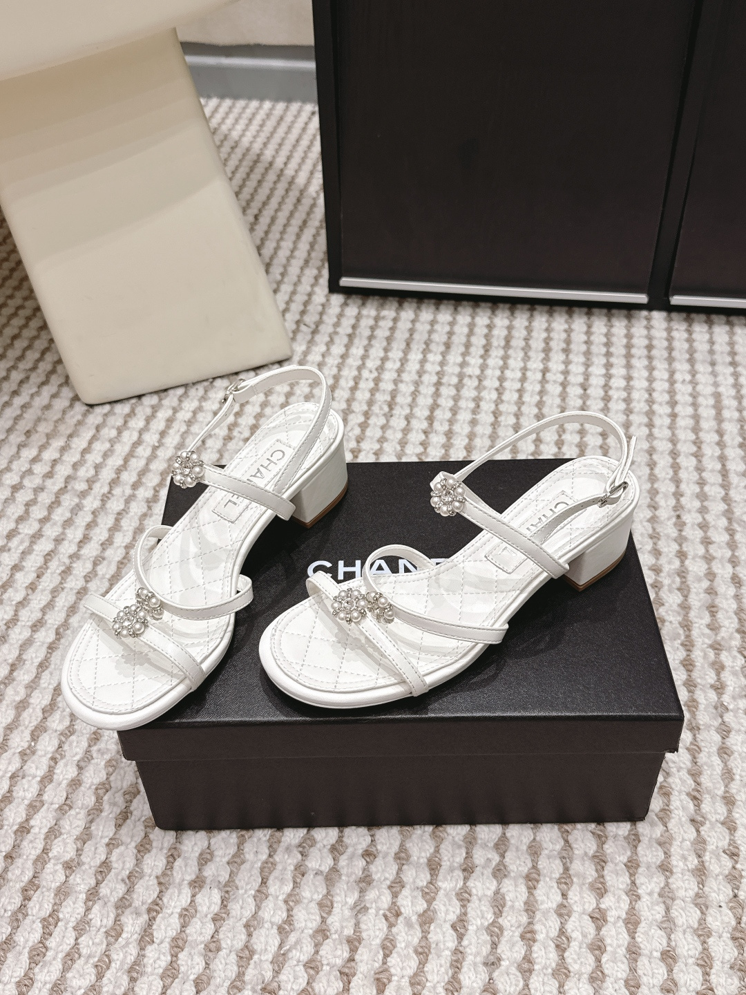 Chanel Chane*26SS早春新款珍珠水钻凉鞋
