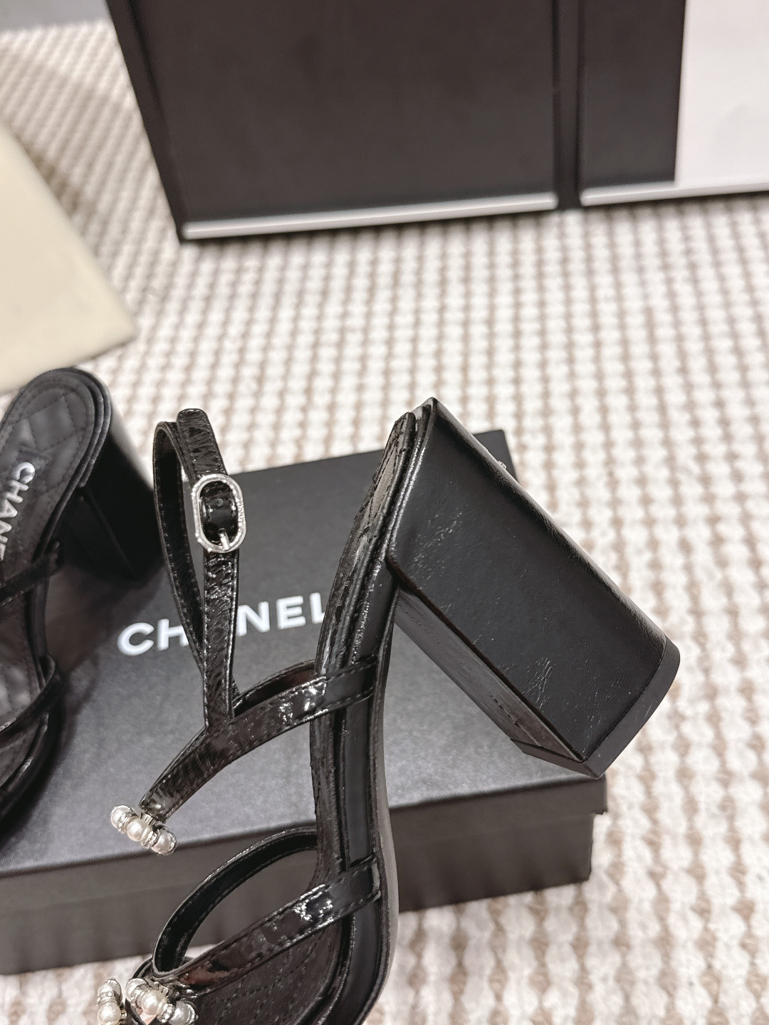 Chanel Chane*26SS早春新款珍珠水钻凉鞋
