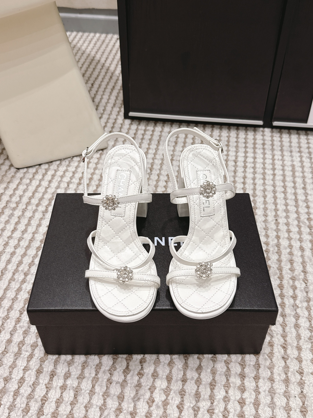 Chanel Chane*26SS早春新款珍珠水钻凉鞋