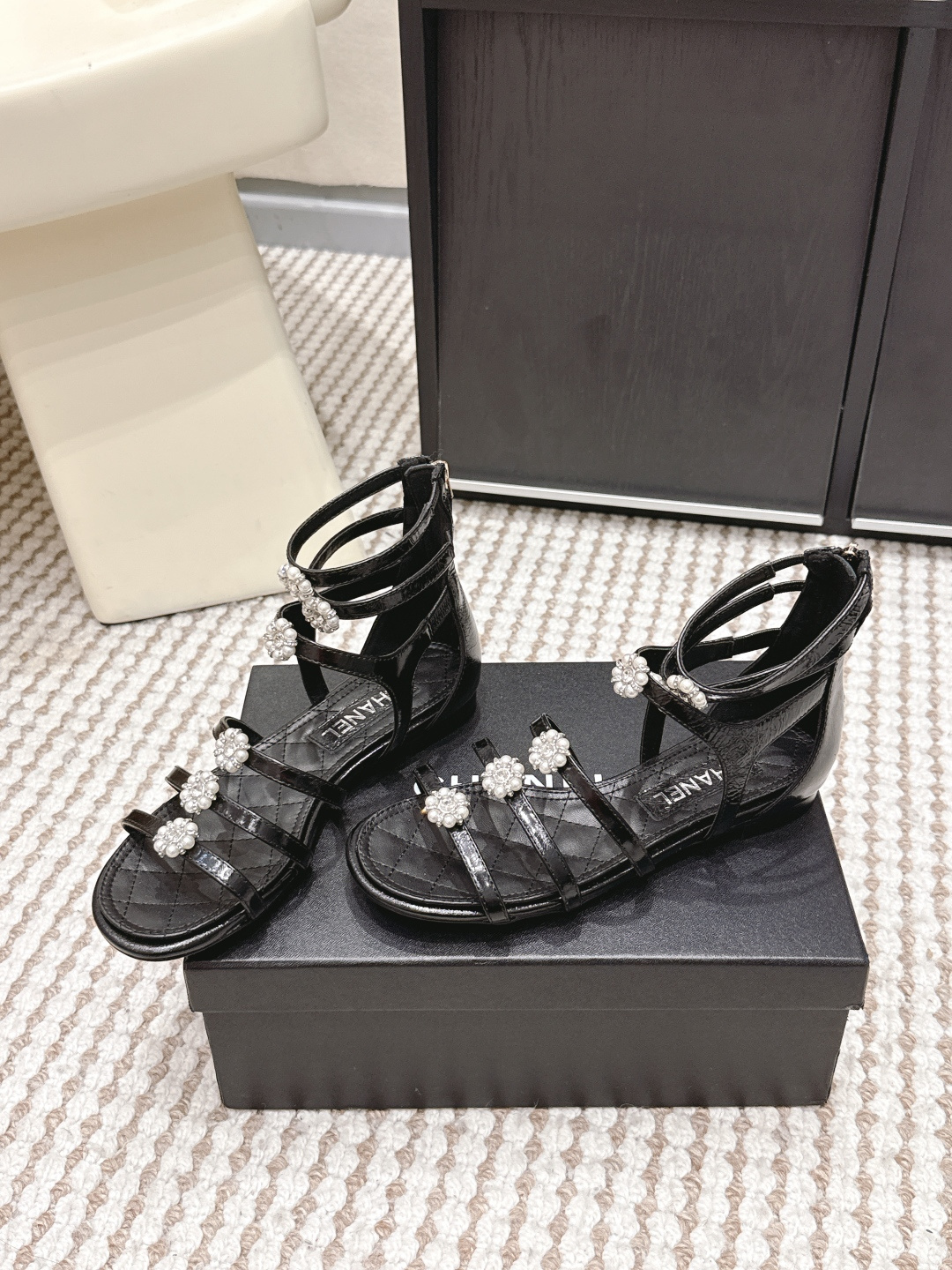 Chanel Chane*26SS早春新款珍珠水钻平底凉鞋