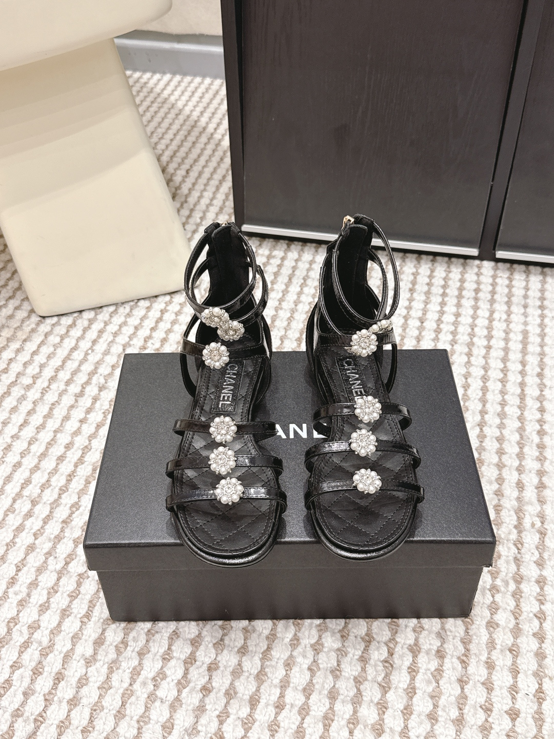 Chanel Chane*26SS早春新款珍珠水钻平底凉鞋
