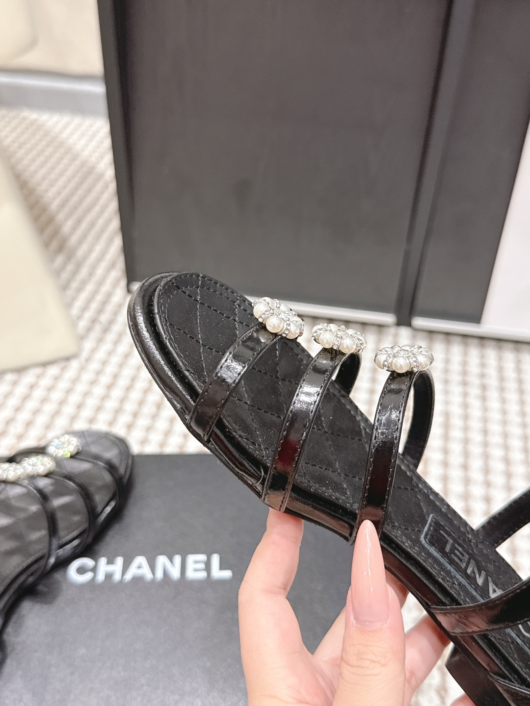 Chanel Chane*26SS早春新款珍珠水钻平底凉鞋