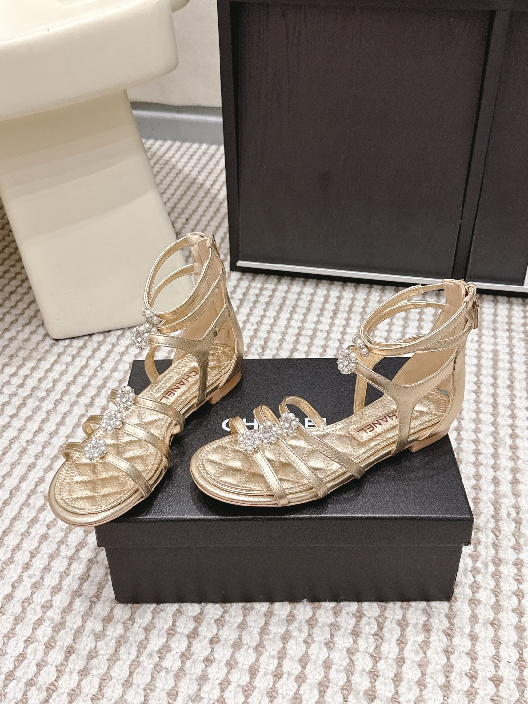 Chanel Chane*26SS早春新款珍珠水钻平底凉鞋