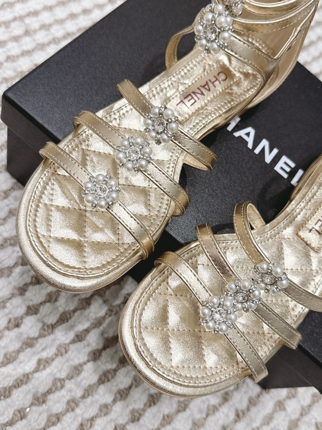 Chanel Chane*26SS早春新款珍珠水钻平底凉鞋