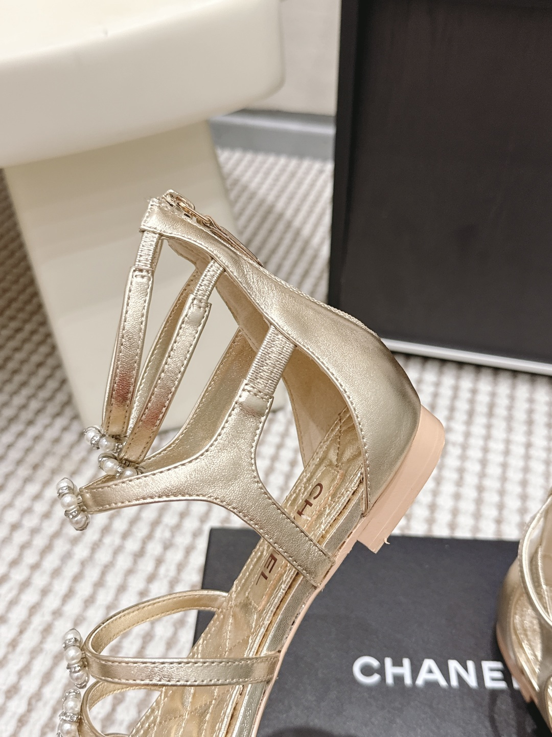 Chanel Chane*26SS早春新款珍珠水钻平底凉鞋