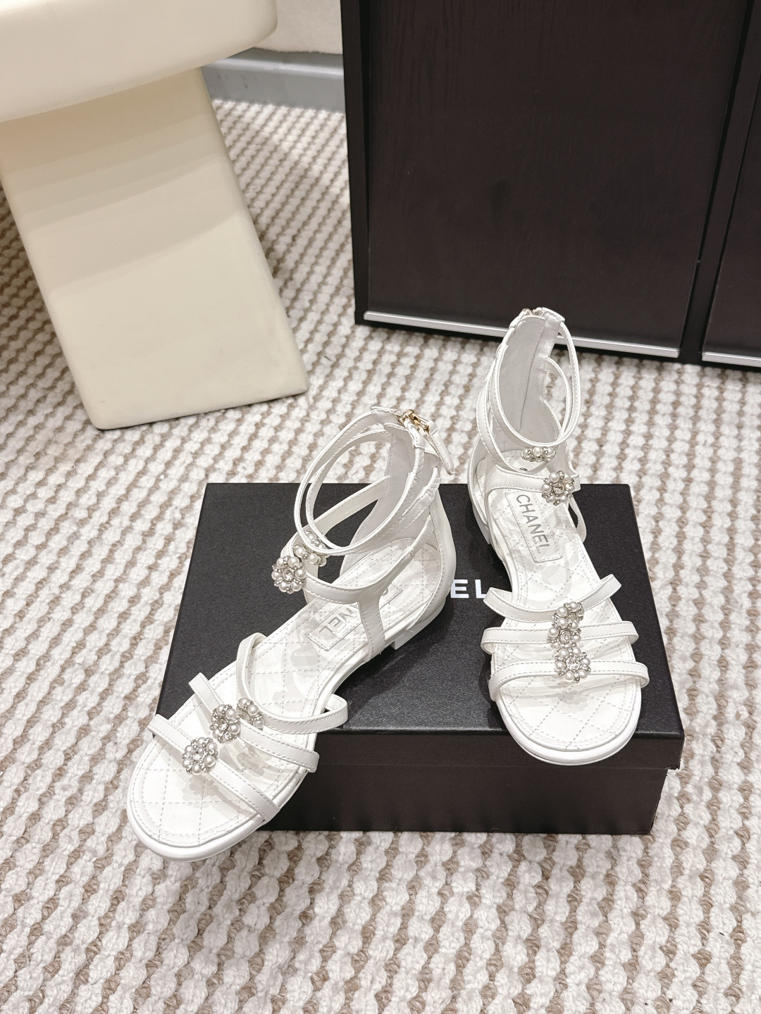 Chanel Chane*26SS早春新款珍珠水钻平底凉鞋