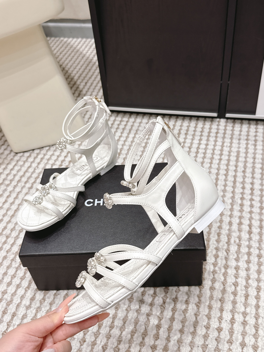 Chanel Chane*26SS早春新款珍珠水钻平底凉鞋